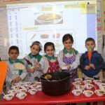 KG3 kiddies immersed in making soup and cookies